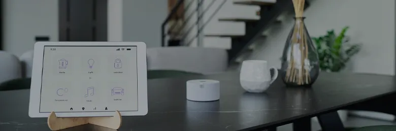 Automação em tablet sobre mesa