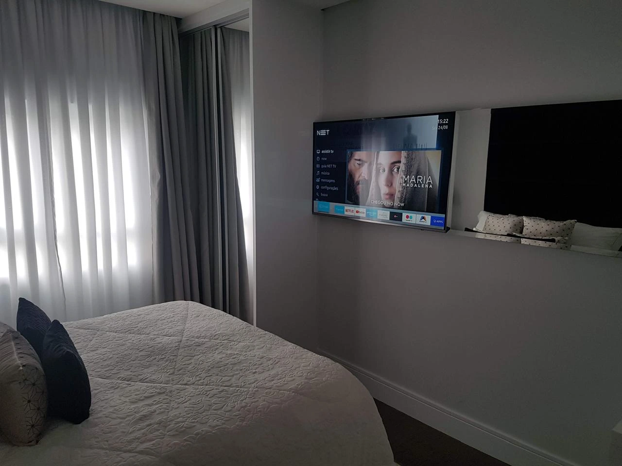 Sofá e mesa de centro